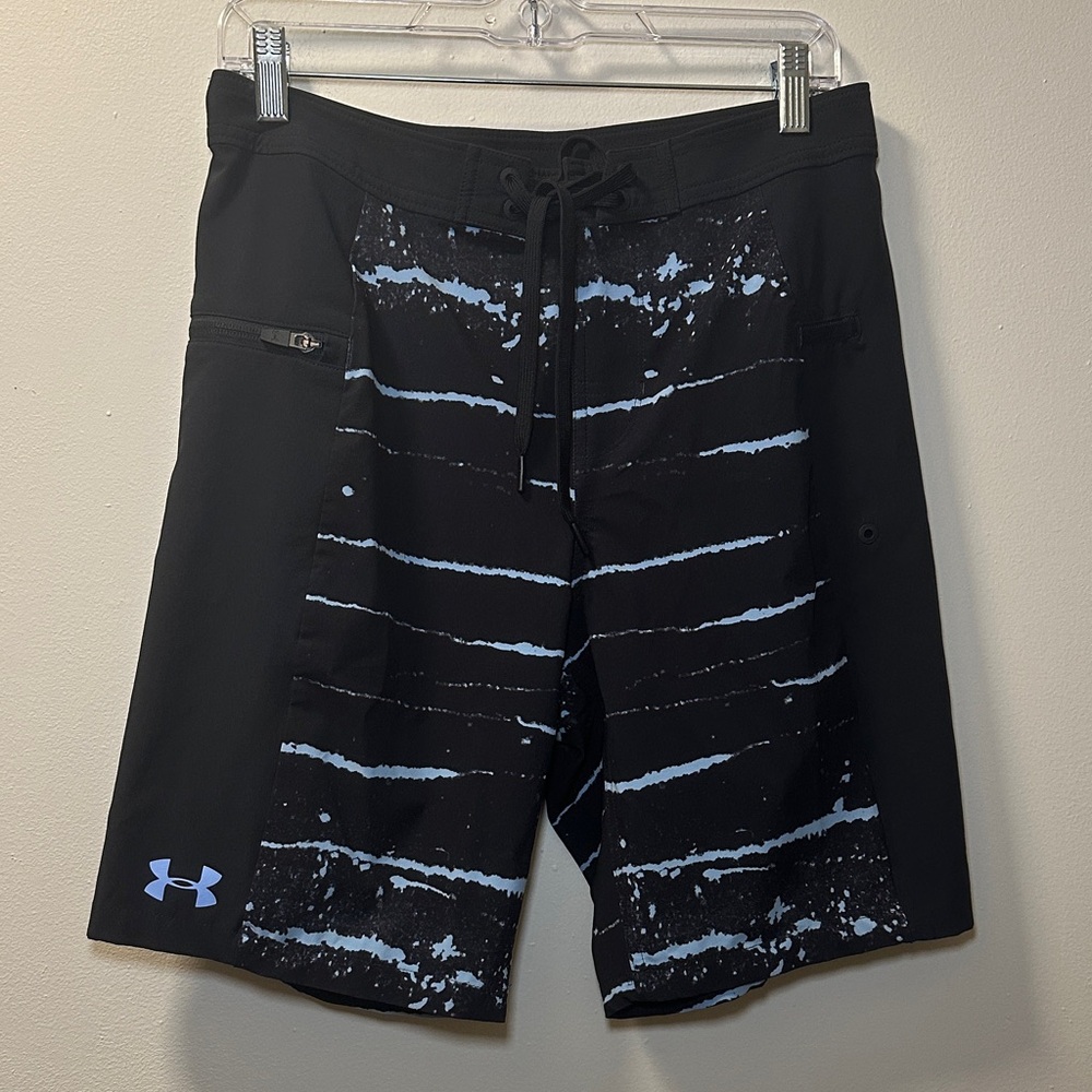 🩵Under Armour Mens Black/Blue Stripe Fish Board Shorts Sz 30